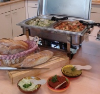 warm buffet met stokbrood en smeersels